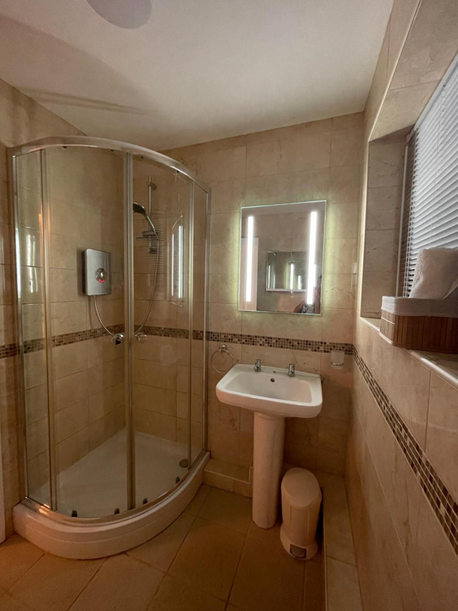Look No Further Gorgeous Newly Renovated Contemporary Chalet Sandown Bay Holiday Centre Eksteriør bilde