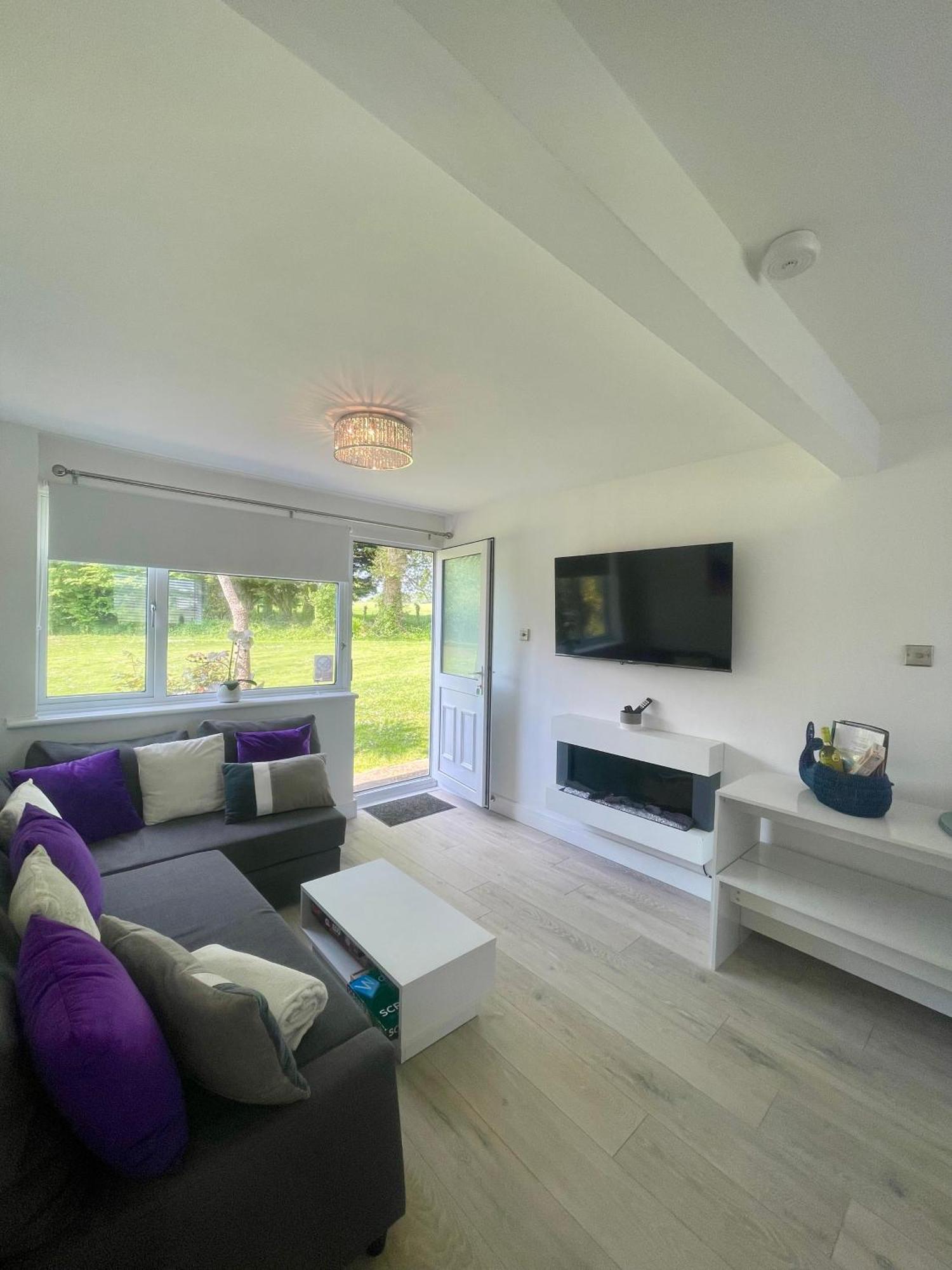 Look No Further Gorgeous Newly Renovated Contemporary Chalet Sandown Bay Holiday Centre Eksteriør bilde